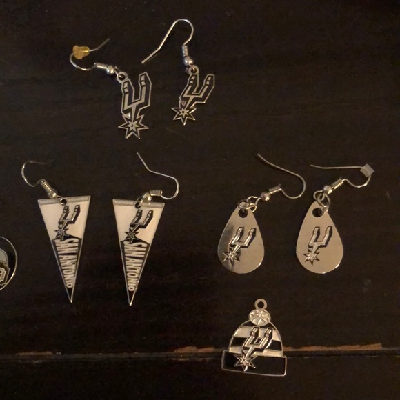 San Antonio Spurs earrings and medal - Picture 3 of 4